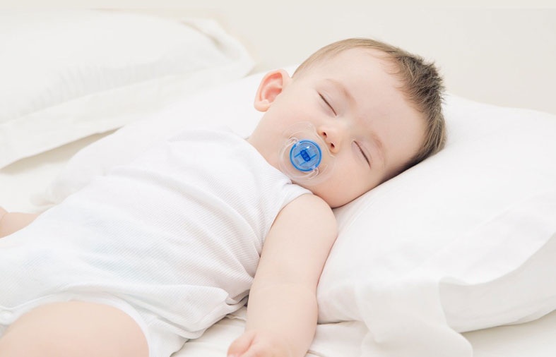 baby sleeping on down alternative pillow baby sleeping on down alternative pillow