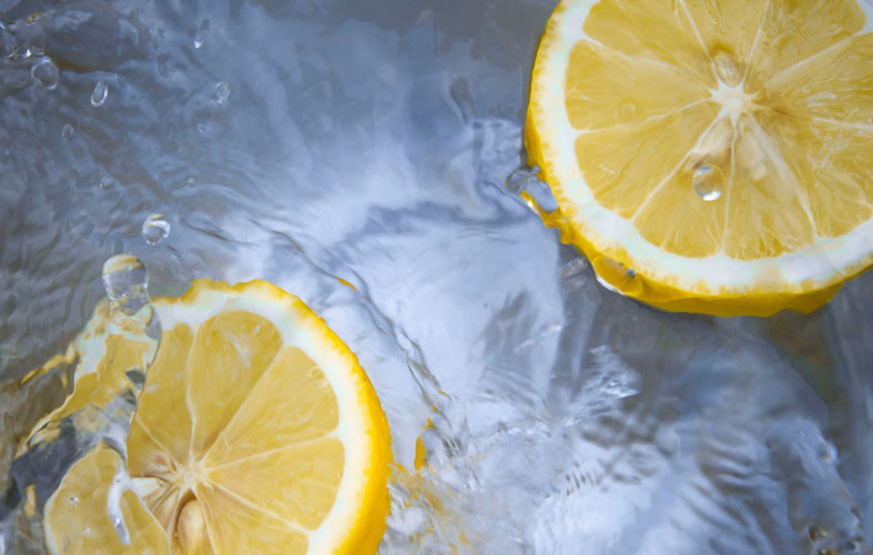 lemons-in-water lemons in water