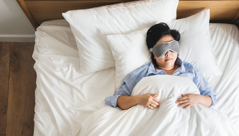 woman-on-the-bed-sleeping woman on the bed sleeping