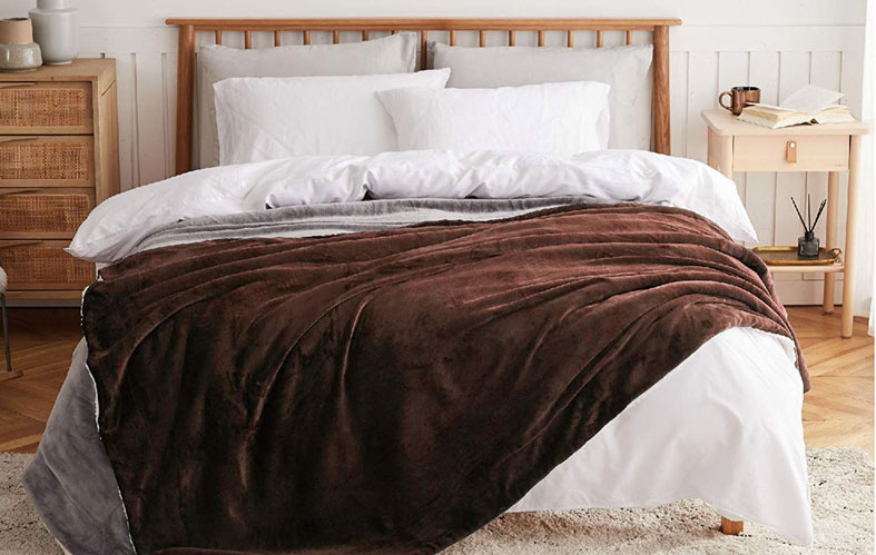 electric-blanket-on-bed electric blanket on bed