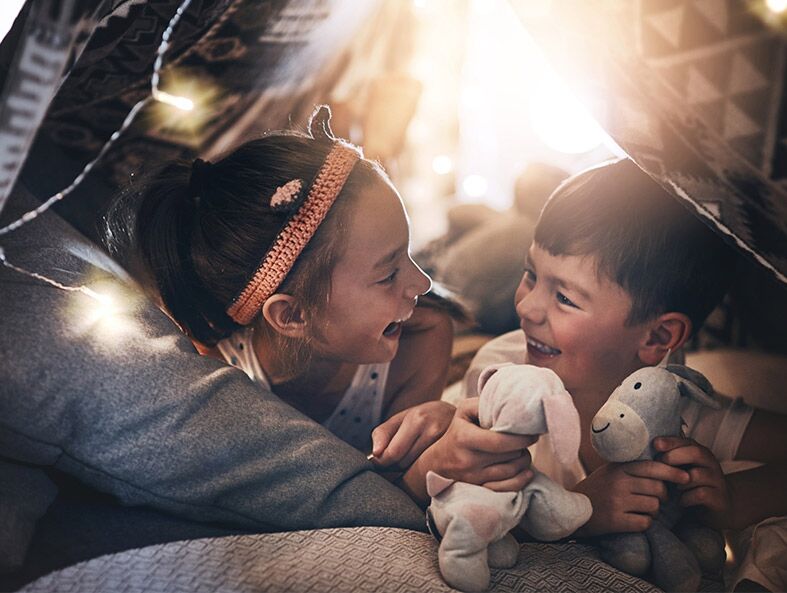 how to build the ultimate pillow fort + printable fort kit