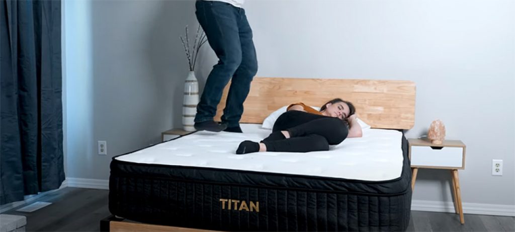 Testing Motion Transfer by Sleep Advisor team on Titan Plus Luxe bed