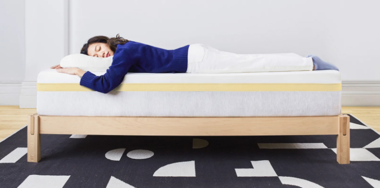 woman-sleeps-on-a-helix-dusk-mattress woman sleeps on a helix dusk mattress